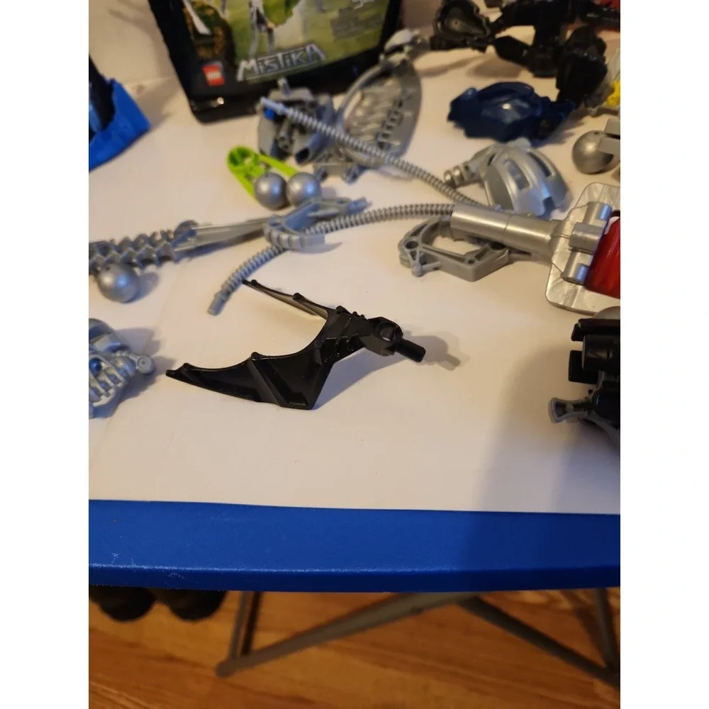 LEGO BIONICLE Mistika Gavla LOT- Masks, Weapons, misc parts Cases Manuals